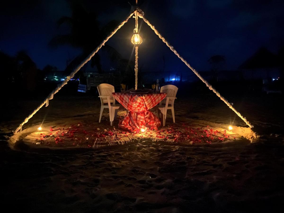 Adroit Beach Inn กุราอิธู ภายนอก รูปภาพ