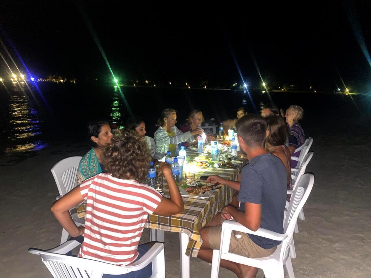 Adroit Beach Inn กุราอิธู ภายนอก รูปภาพ