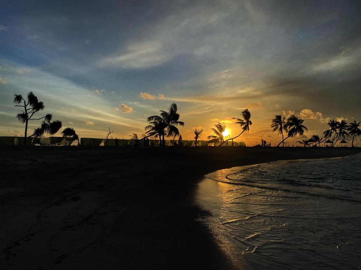 Adroit Beach Inn กุราอิธู ภายนอก รูปภาพ